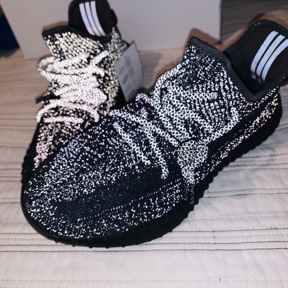 Yeezy Boost 350 V2 ( Black ) Statics - Picture 7 of 8